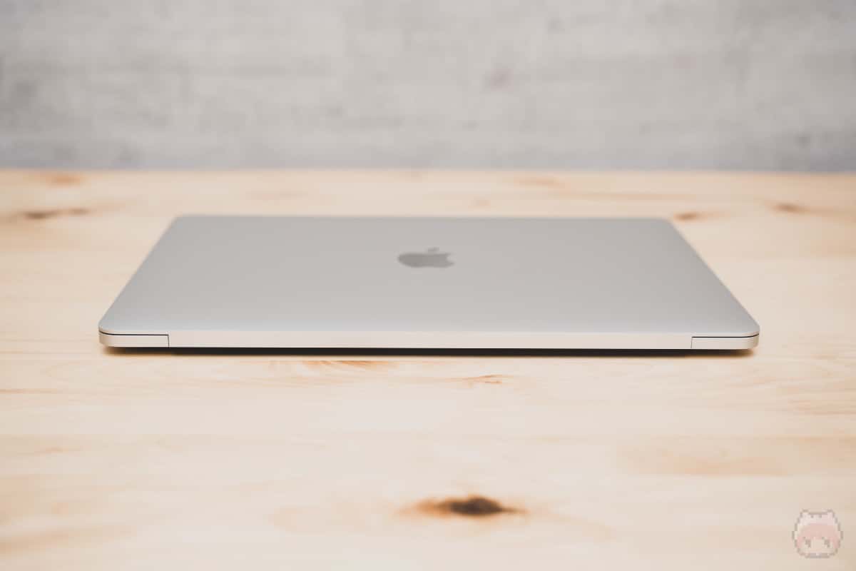 MacBook Pro 13インチ（2020）後面。