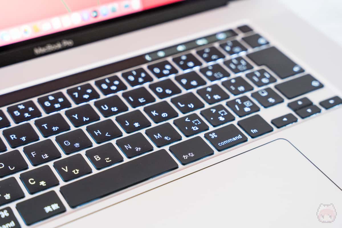 Apple曰く「完璧な仕事場を作るマジック。」なキーボード。