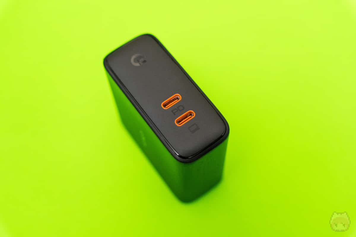 USB PD充電器全体では63Wが最大出力。