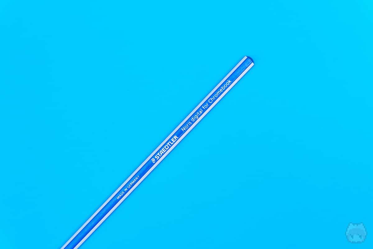 デジタイザーペンとしては、かなり細身のペン軸。