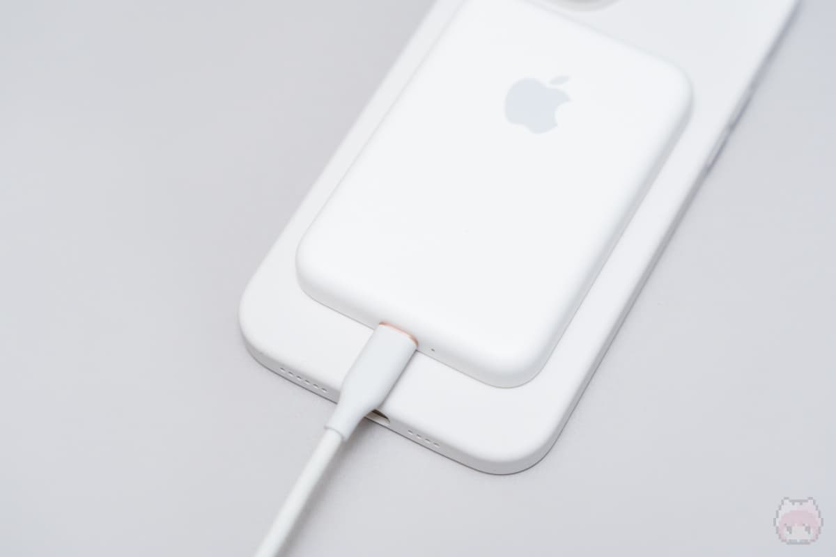 スマートフォン/携帯電話 バッテリー/充電器 レビュー】Apple MagSafeバッテリーパック：純正らしいギミック感 | 8vivid